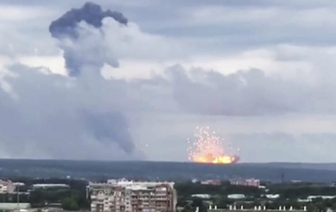 Cel puţin şapte răniţi şi sute de persoane evacuate în Siberia, în urma unor explozii provocate de un incendiu la un depozit de muniţie militară