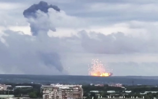 Cel puţin şapte răniţi şi sute de persoane evacuate în Siberia, în urma unor explozii provocate de un incendiu la un depozit de muniţie militară