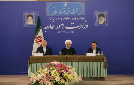 Iranul se declară pregătit să negocieze cu SUA, dacă Washingtonul ridică sancţiunle impuse Teheranului, anunţă Rohani, după ce Zarif confirmă că a refuzat o invitaţie de a-l întâlni pe Trump