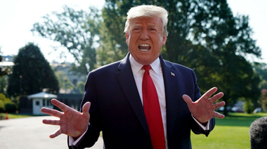 Trump îşi acuză de motivaţii politice opozanţii care-l acuză de rasism 
