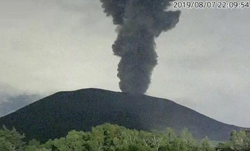 Un vulcan, Muntele Asama, intră în erupţie în Japonia şi antrenează o restricţionare a accesului