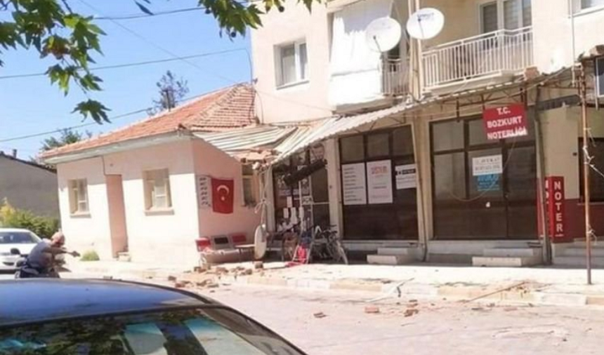 UPDATE: Cutremur violent în sud-vestul Turciei, soldat cu răniţi şi surpări de case