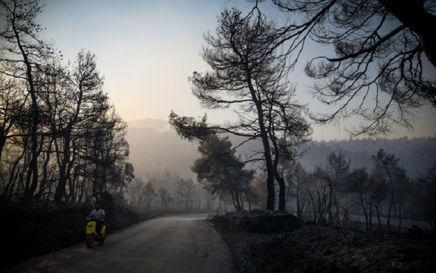 Avioane europene ajută pompierii să lupte împotriva incendiului de pe Insula Evia, unde autorităţile deplâng ”o enormă catastrofă ecologică”
