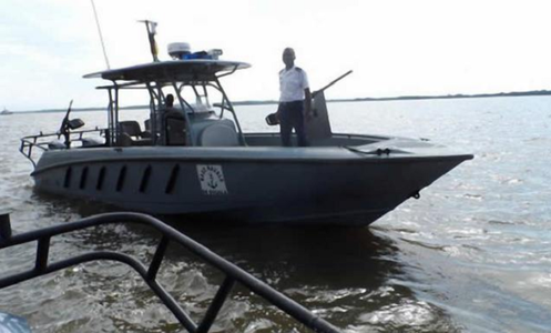 Nouă marinari chinezi şi opt ucraineni, răpiţi de piraţi în atacuri în largul Camerunului
