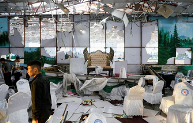 UPDATE Un kamikaze ucide 63 de persoane şi răneşte alte 182 la o nuntă în Kabul, cel mai sângeros atac vizând civili de la începutul anului. Statul Islamic revendică atentatul