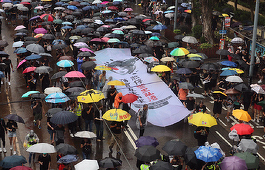 Zeci de mii de oameni manifestează din nou în stradă la Hong Kong
