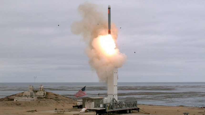 SUA efectuează cu succes primul test de rachetă cu rază intermediară de acţiune de la Războiul Rece, după moartea Tratatului INF şi lansează cursa nucleară a înarmării; racheta testată, lansată cu un sistem diferit de AEGIS desfăşurat în România