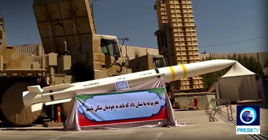 Iranul prezintă un nout tip de sistem antiaerian, Bavar-373, considerat de presa locală concurentul sistemului rus de tip S-300