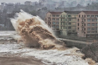 ONU avertizează că oceanele, surse de viaţă pe Terra, sunt pe cale să devină cei mai mari duşmani ai omenirii