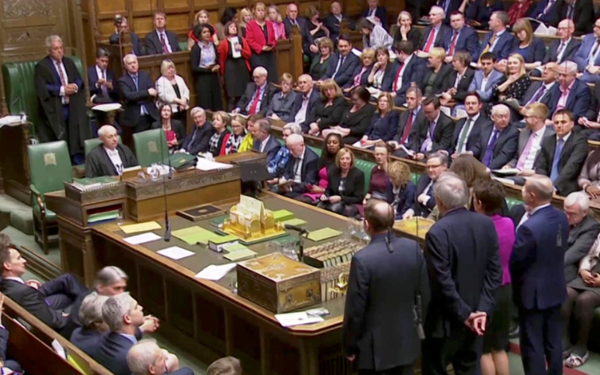 Camera Comunelor a adoptat un proiect pentru a-l împiedica pe premierul Johnson să scoată ţara din UE fără acord