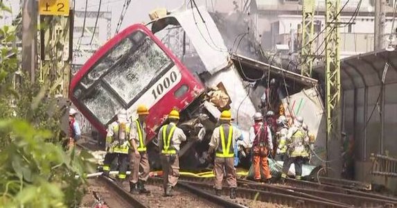 Japonia: O persoană a murit şi alte 34 au fost rănite după un accident între un tren şi un camion în apropiere de Tokyo
