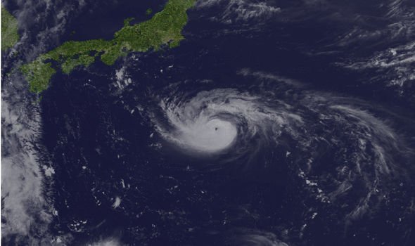 Japonia - Curse feroviare şi zboruri, anulate în Tokyo din cauza taifunului Faxai

