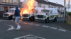 Poliţişti nord-irandezi care dezamorsau un dispozitiv exploziv la Londonderry, atacaţi cu cocteiluri Molotov de către tineri naţionalişti 