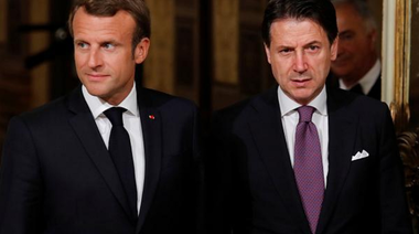 UE nu a fost suficient de solidară cu Italia în gestionarea crizei migraţiei, îi spune Macron lui Conte