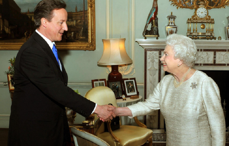 Cameron dezvăluie că i-a cerut ajutorul reginei Elizabeth a II-a în referendumul pe tema independenţei Scoţiei din 2014