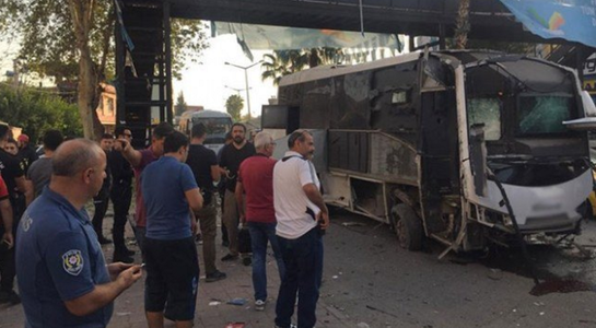 Cinci răniţi în sudul Turciei, în explozia unei bombe la trecerea unui autobuz cu poliţişti