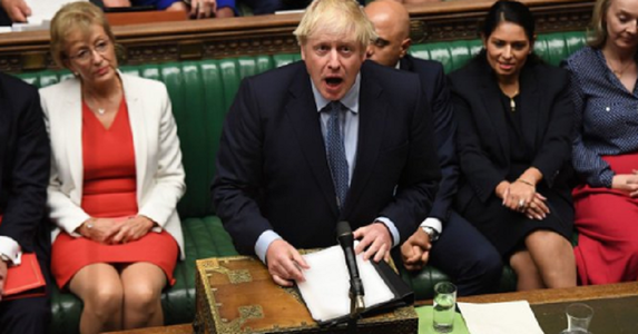 Boris Johnson, acuzat de provocare incendiară în Camera Comunelor