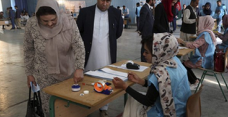 Explozii în Afganistan, revendicate de talibani, după deschiderea secţiilor de votare în alegerile prezidenţiale