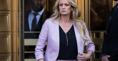 Stormy Daniels obţine o jumătate de milion de dolari printr-o înţelegere, după ce a fost arestată anul trecut în clubul de striptease Sirens Gentlemen’s Club, o arestare pe care a denunţat-o drept motivată ”politic”