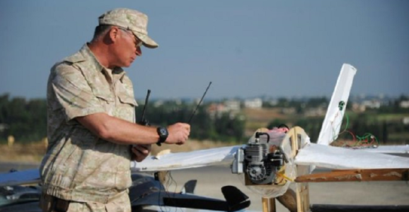 Armata rusă a doborât aproape 60 de drone şi 30 de rachete la baza Hmeimim, fabricate în ateliere situate în vaste complexe subterane, afirmă generalul Igor Konaşenkov într-o vizită de presă în Siria