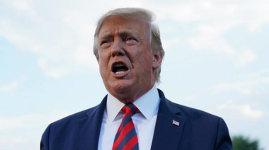 Trump vrea să se întâlnească cu avertizorul de integritate, ”acuzatorul” său, şi ”persona” care i-a transmis ”ilegal” informaţii; avertizorul, plasat sub protecţie federală, după ce a primit ameninţări