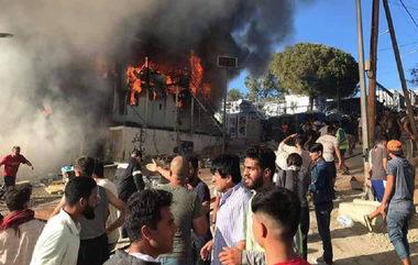 Revolte în tabăra de migranţi suprapopulată Moria, pe Insula Lesbos, în urma unui incendiu sângeros