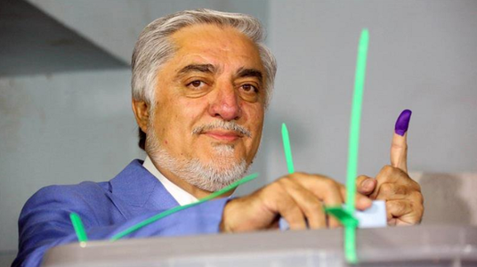Şeful Executivului Abdullah Abdullah revendică o victorie în alegerile prezidenţiale afgane şi anunţă că ”nu va exista un tur doi”; Comisia Electorală spune că ea anunţă rezultatele