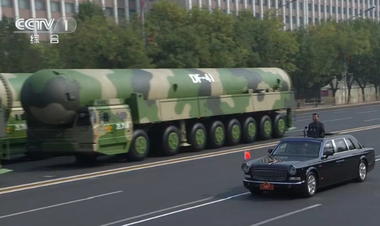 Demonstraţie de forţă la Beijing cu ocazia marcării a 70 de ani de regim comunist; Hong Kongul, în fierbere - VIDEO