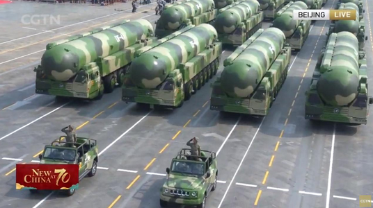 China dezvăluie arme noi, rachete, drone, bombardiere, la defilarea militară cu ocazia marcării a 70 de ani de regim comunist