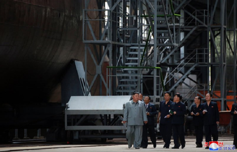 Coreea de Nord trage ”proiectile” după ce a anunţat discuţii în dosarul nuclear cu Washingtonul; ”Ar putea fi un Pukguksong-1", o rachetă mare-sol balistică (SLBM), lansată de pe un submarin, afirmă Seulul; o rachetă a căzut în Zona Economică Exclusivă (Z