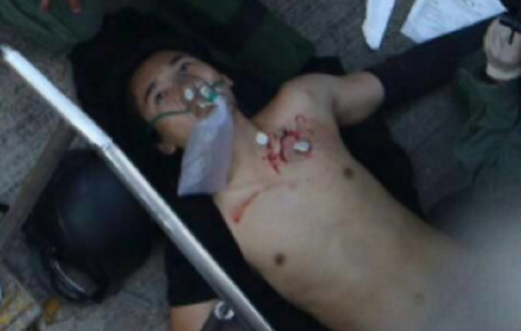 Acţiune de ocupare în faţa şcolii în care învaţă tânărul manifestant în favoarea democraţiei Tsang Chi-kin, rănit prin împuşcare cu gloanţe reale la Hong Kong