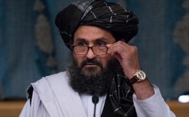 Reprezentanţii american Zalmay Khalilzad şi taliban Abdul Ghani Baradar în negocierile cu privire la Afganistan, în vizită simultană în Pakistan
