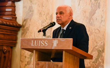 Conte a autorizat întâlniri între Bill Barr şi serviciile secrete italiene în cadrul eforturilor lui Trump de a discredita ancheta rusă a lui Mueller, dezvăluie presa italiană