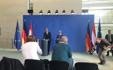 Merkel îndeamnă UE să rămână ”unită” după prezentarea compromisului Londrei, menit să evite un Brexit fără acord