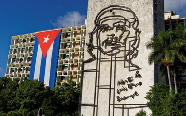 Cuba, care are nevoie acută de aliaţi, îl primeşte pe premierul rus Dmitri Medvedev
