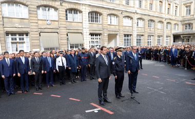 Motivaţiile atacatorului de la Prefectura Poliţiei Parisului - acces de nebunie? atac jihadist? -, în centrul anchetei