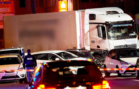Un bărbat fură un camion şi loveşte mai multe maşini în vestul Germaniei, în faţa Palatului Justiţie din Limburg