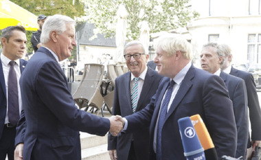 Discuţii-maraton reluate la Bruxelles, într-o încercare de ajungere la un acord al Brexitului înaintea summitului; intenţiile britanice au început să se traducă într-un text juridic, dar acest lucru întârzie pe fond, afirmă o sursă europeană