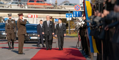 Kievul nu va interveni în ancheta în vederea destituirii lui Trump, dă asigurări Zelenski