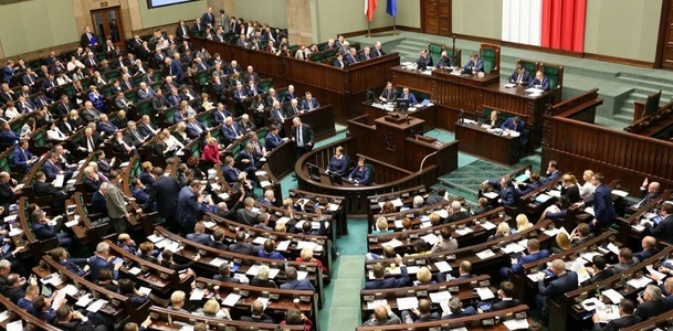 Parlamentarii polonezi au votat un proiect de lege care incriminează ”promovarea activităţilor sexuale ale minorilor”