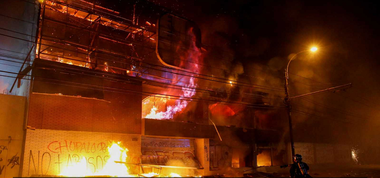 Chile - Mai mulţi morţi în revoltele faţă de creşterea tarifului la metrou. Magazine devastate şi zboruri anulate