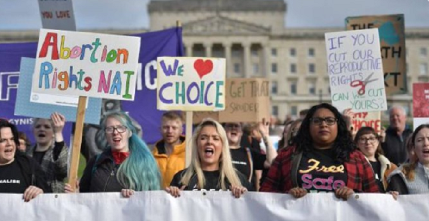 Avortul şi căsătoria între persoane de acelaşi sex, legalizate în Irlanda de Nord