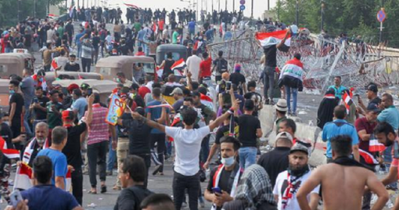 Manifestaţii cer ”căderea regimului” în Irak, după o noapte de foc şi sânge