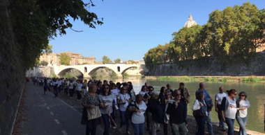 Manifestanţi cer demisia primarului Romei Virginia Raggi de la M5S, după o grevă a şoferilor şi gunoierilor
