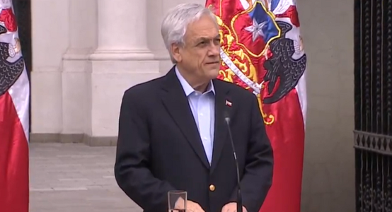 Preşedintele chilian Piñera anunţă o vastă remaniere a Guvernului şi o posibilă ridicare a stării de urgenţă, după o săptămână de grevă în mai multe regiuni ale ţării şi o manifestaţie istorică împotriva inegalităţilor la Santiago