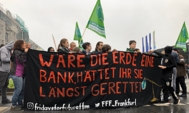 Manifestaţie la apelul mişcării Attac şi ”Friday for future” la BCE; ”Dacă planeta ar fi bancă, aţi fi salvat-o deja”