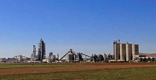 Justiţia franceză anulează inculparea Lafarge de ”complicitate în crime împotriva umanităţii”, dar le menţine pe cele de ”finanţarea terorismului”, ”încălcarea embargoului” şi ”punerea în pericol a vieţii” foştilor săi salariaţi de la fabrica de la Jalabiya