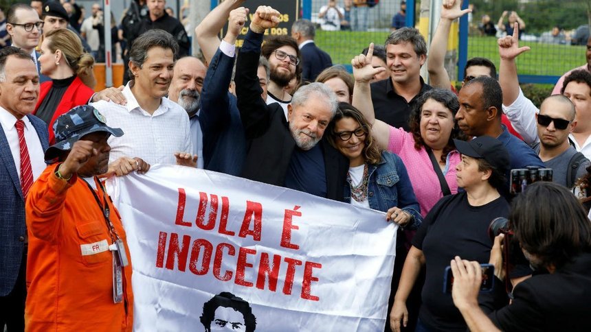 Fostul preşedinte brazilian Luiz Inacio Lula da Silva a fost eliberat după 18 luni de detenţie