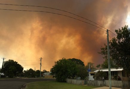 Australia: Două persoane au murit şi 150 de case au fost distruse în urma incendiilor de vegetaţie