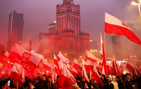 Zeci de mii de polonezi la marşuri ale extremei drepte şi antifascist